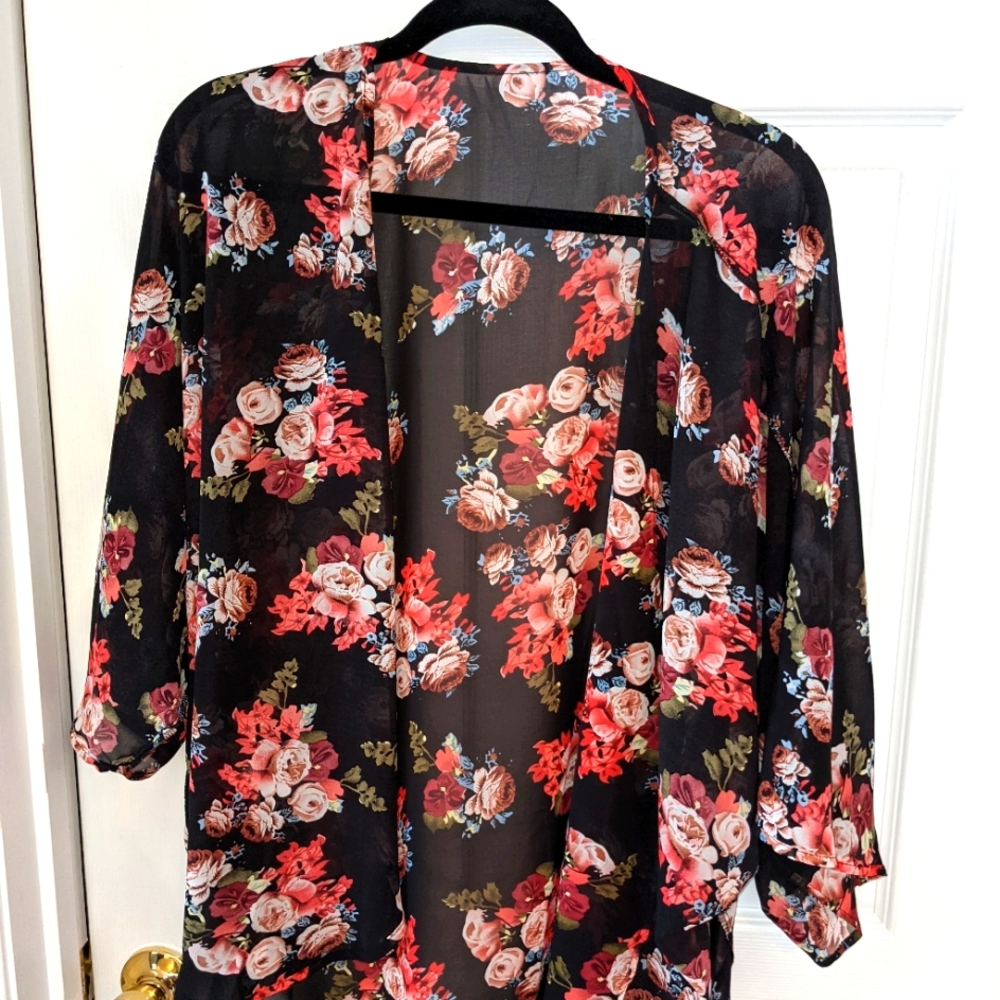 Lightweight Shrug Black Flowered